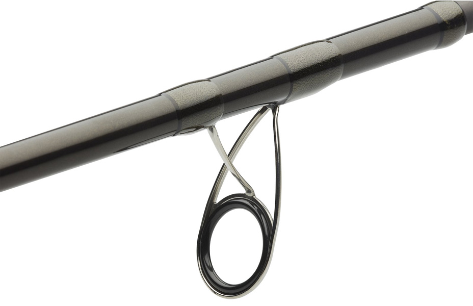 Westin W2 Salmon 11 fot haspelspö redo för laxfiske vid strömmande älv